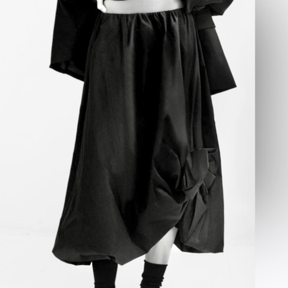 NWT Zara balloon Bow midi skirt with pockets . Black. Medium.